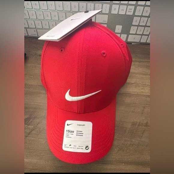 Nike Legacy91 Red and Black Cap - Picture 2 of 7